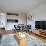 Ues 2Br W Elevator Doorman Nr Transportation Nyc-1297