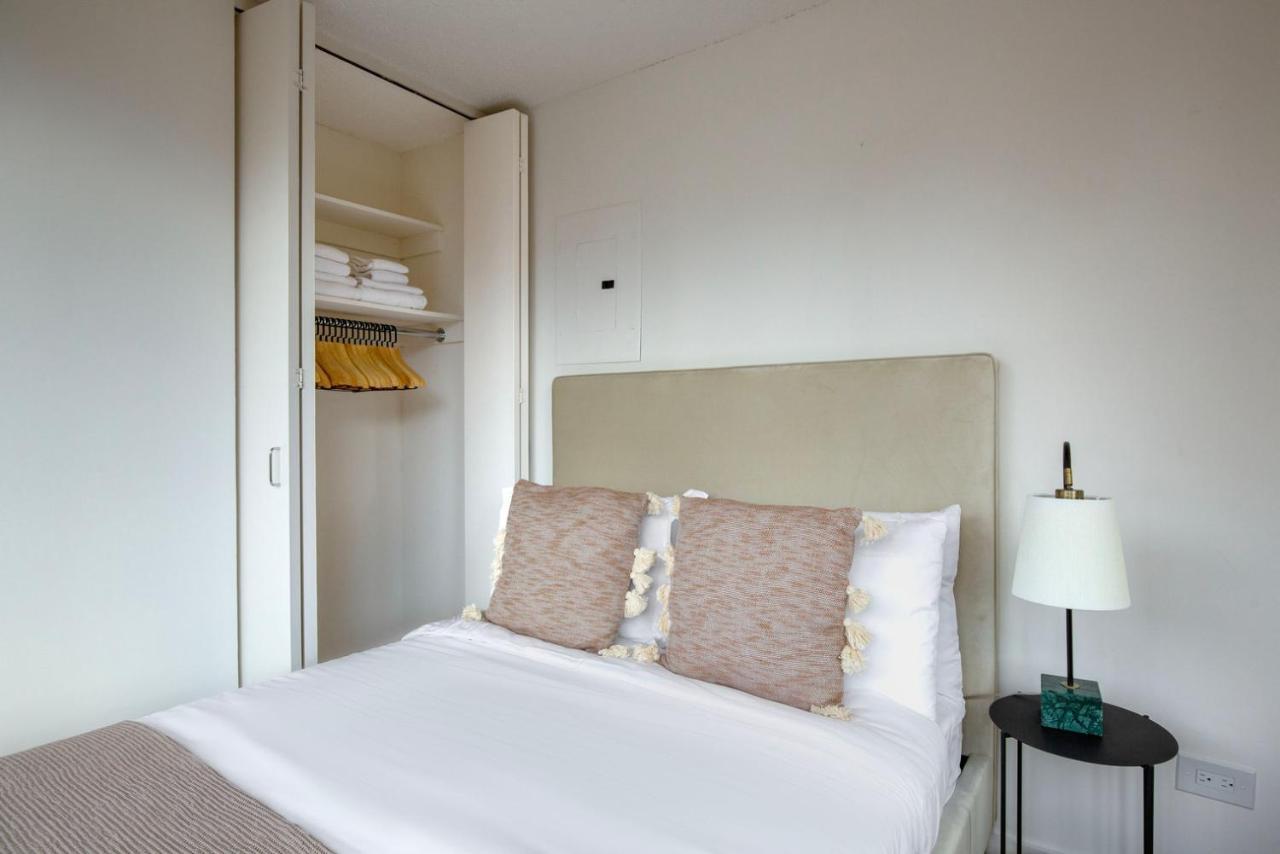 Ues 2br W Elevator Doorman Nr Transportation Nyc-1297 Apartment