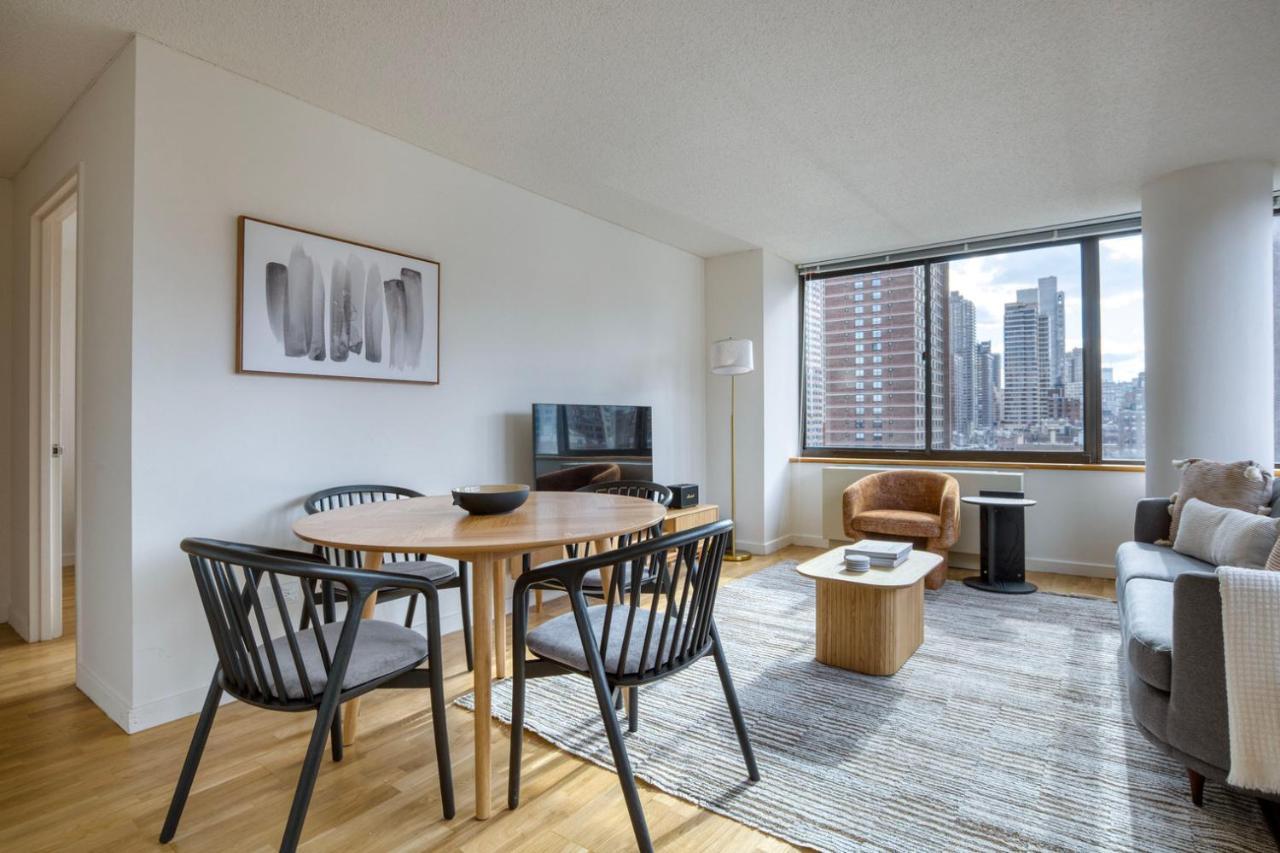 Apartment Ues 2br W Elevator Doorman Nr Transportation Nyc-1297 New York